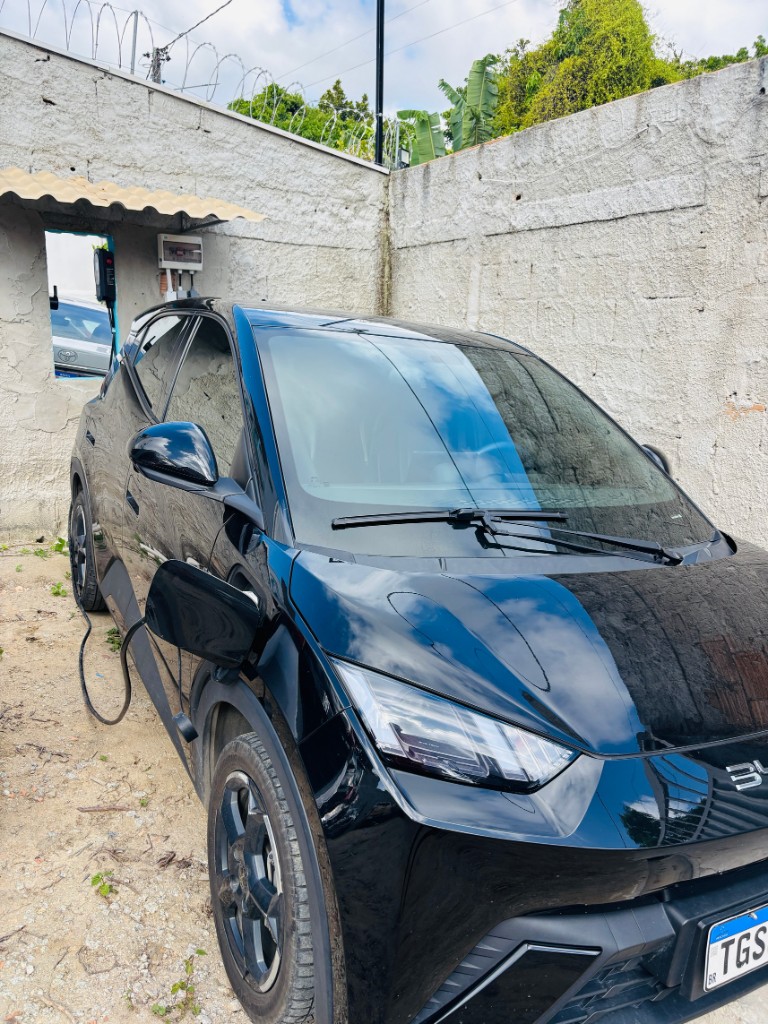 BYD Dolphin carregando no Park Self Porto Seguro