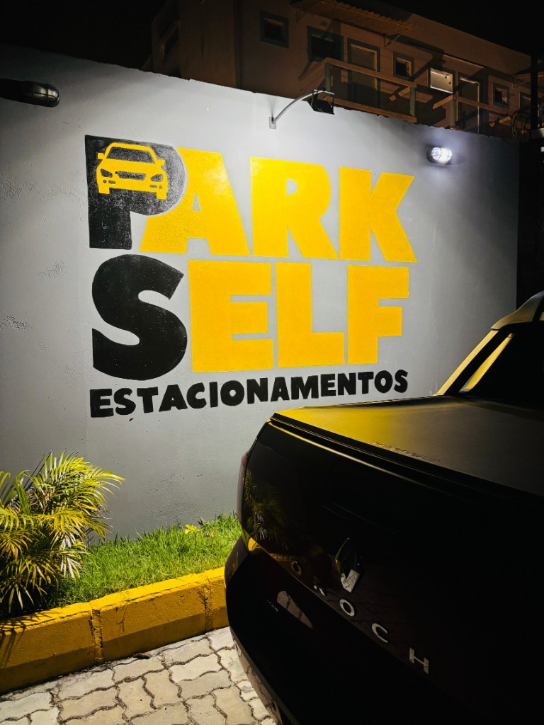 Park Self iluminado à noite em Porto Seguro