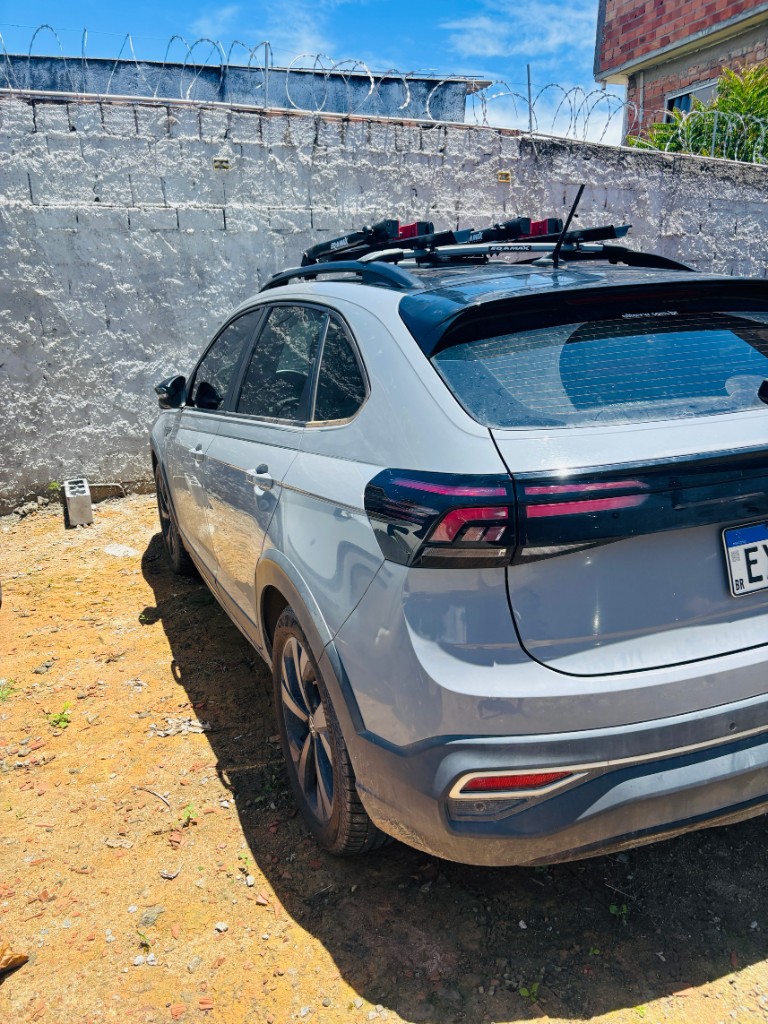 Volkswagen Nivus estacionado na vaga coberta do Park Self perto do aeroporto Porto Seguro